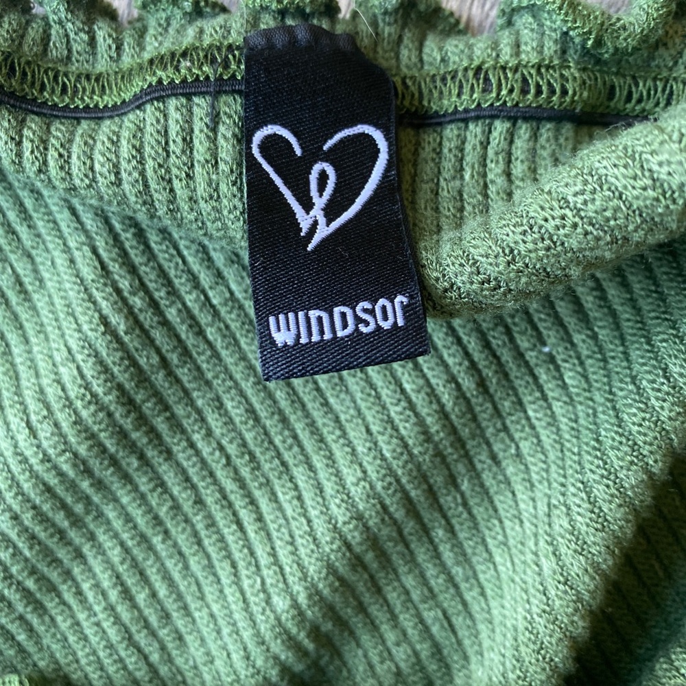 Windsor Off the Shoulder Cropped Top - Picture 2 of 3
